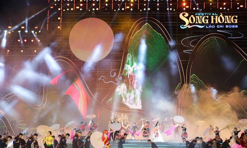 Red River festival showcases vibrant Vietnamese, Chinese cultural heritage